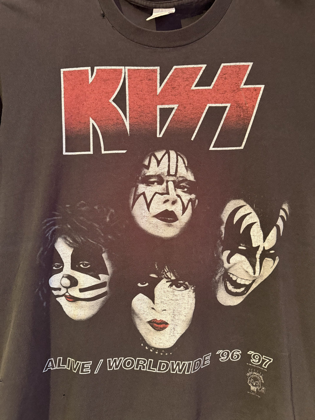 KISS Alive Worldwide Tour Tee
Single stitch · 1996–1997