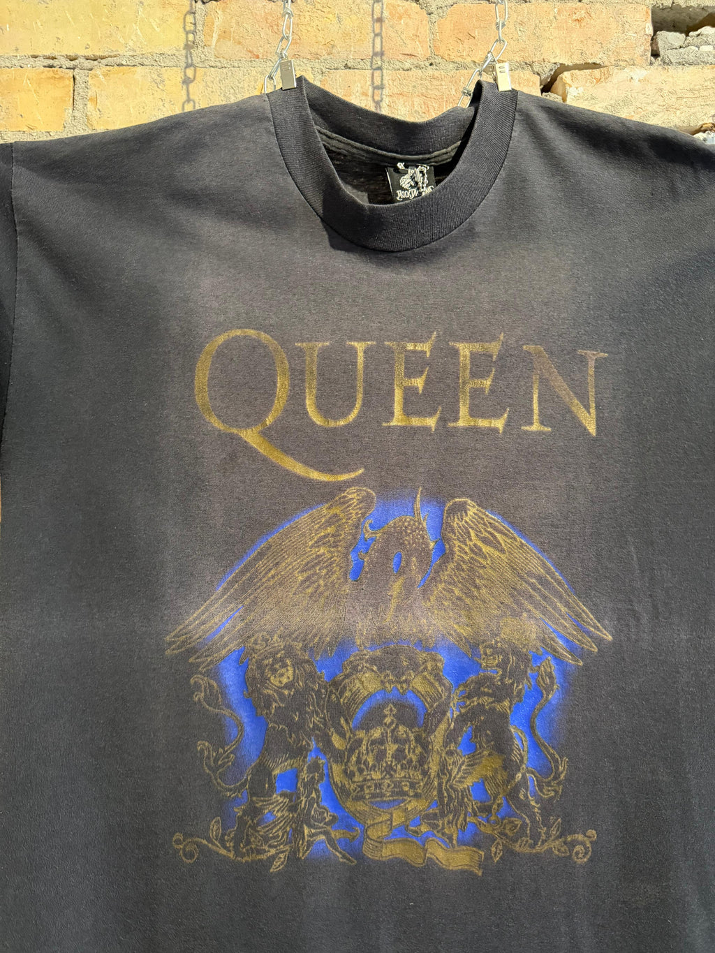 Queen Us tee